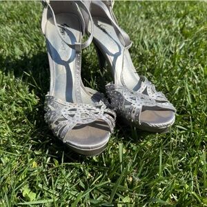 FIONI Clothing Silver Strappy Heels